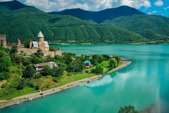 private-tour-ananuri-gudauri-and-kazbegi