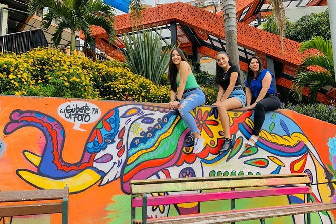 private-tour-comuna-13-with-cable-car-ride