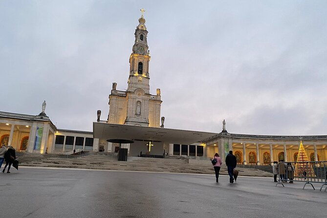 private-tour-from-lisbon-to-fatima-nazare-and-obidos