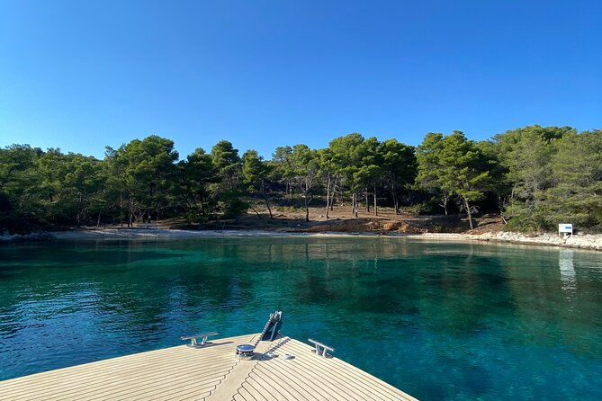 private-tour-to-bol-zlatni-rat-jelsa-and-vrboska-on-hvar-island