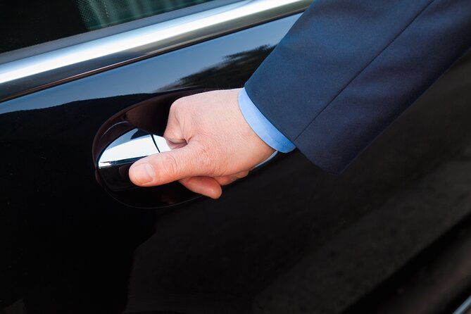 private-transfer-from-athens-pireaus-suburbs-to-athens-airport