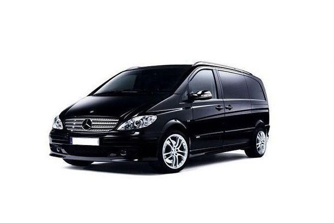 private-transfer-from-dublin-city-center-to-dublin-airport-one-way-minivan-3