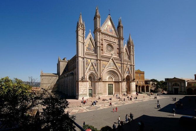 private-transfer-from-florence-to-rome-with-stops-in-orvieto-civita-bagnoregio