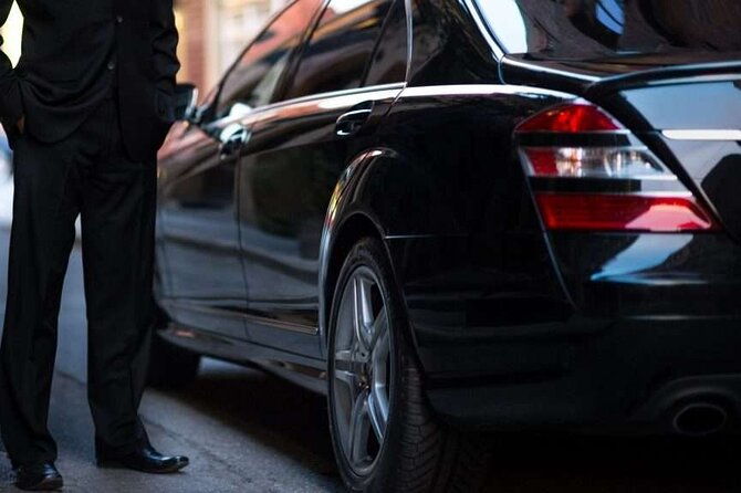 Private Transfer in a Luxury Vehicle to and From MSY Airport