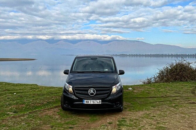 private-transfers-to-and-from-santorini-airport-port-to-oia