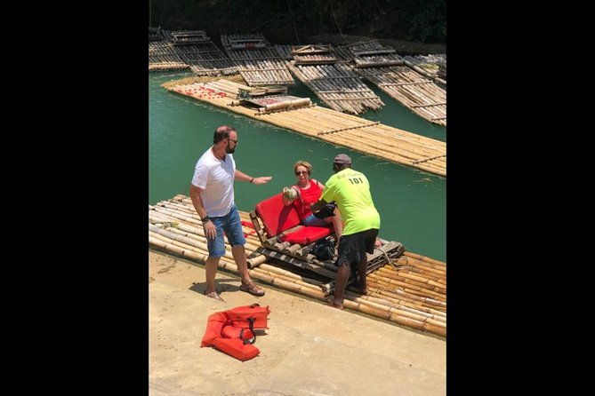 private-transportation-from-montego-bay-to-martha-brae-river-rafting-tour