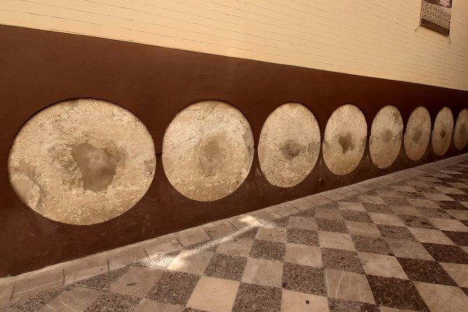 private-visit-to-the-jewish-quarter-of-seville-sta-cruz-and-san-bartolome-neighborhoods