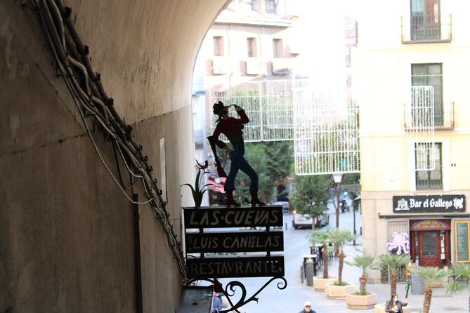 private-walking-tour-of-the-center-of-madrid-and-retiro