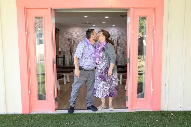 quickie-sign-and-go-wedding-at-hawaiian-wedding-chapel