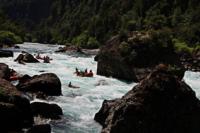 rafting-bridge-to-macal-futaleufu-river