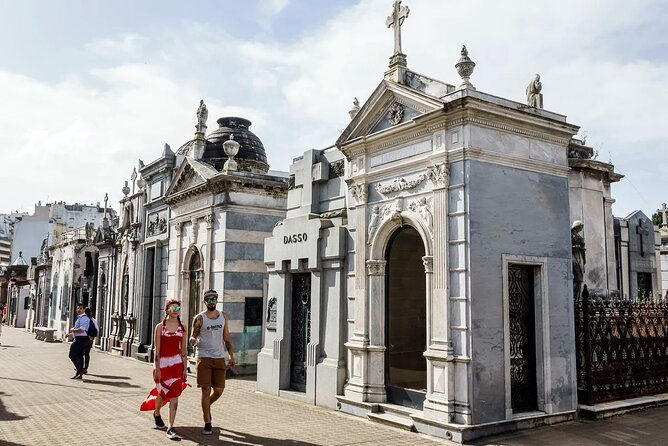 recoleta-cemetery-for-curious-people