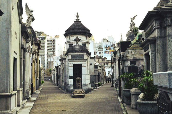 recoleta-cemetery-tour-in-english