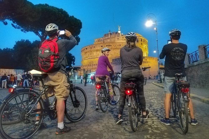 rome-at-sunset-is-magic-on-two-wheels