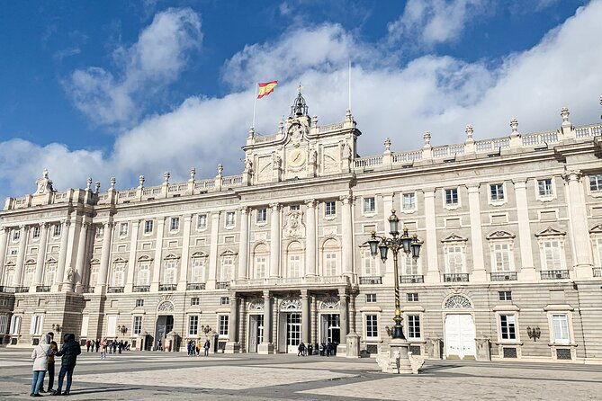royal-palace-of-madrid-guided-tour-and-flamenco-show-with-tapas
