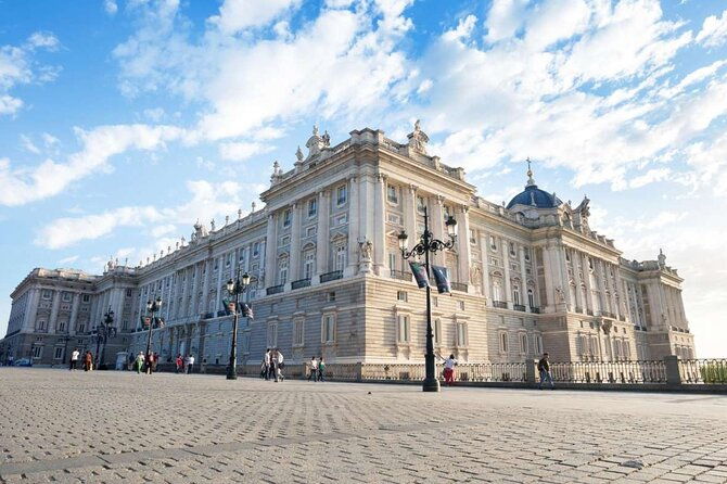 royal-palace-of-madrid-skip-the-line-guided-tour-3