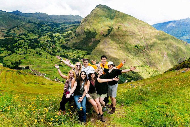 sacred-valley-tour-lunch-scape-the-crowds
