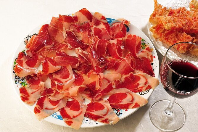 sagrada-familia-and-guell-park-private-tour-with-drink-and-tapa-2