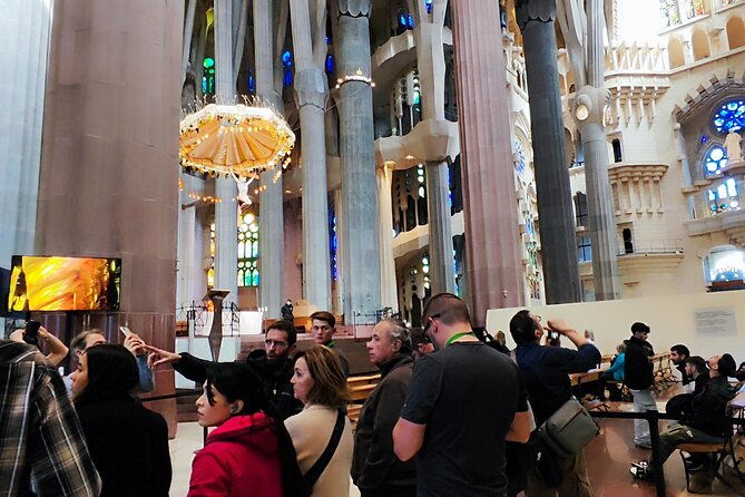sagrada-familia-guided-tour-skip-the-line-ticket-in-barcelona