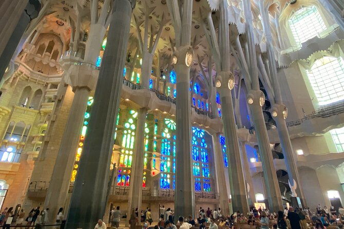 sagrada-familia-tour-with-express-entry-and-local-guide