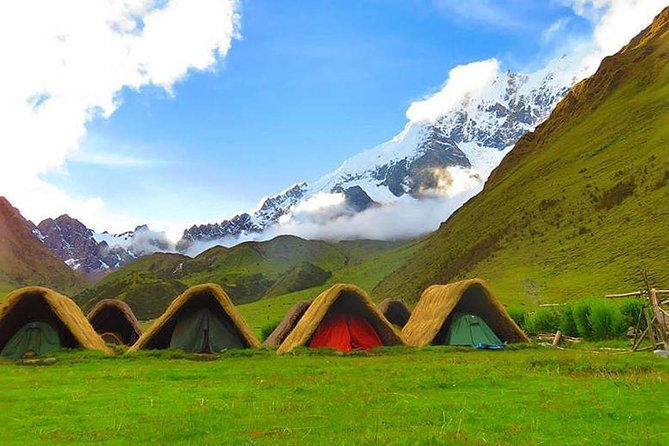 salkantay-trek-to-machupicchu-humantay-lake