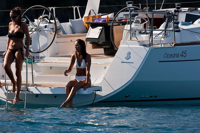 santorini-caldera-private-sailing-boat-cruise