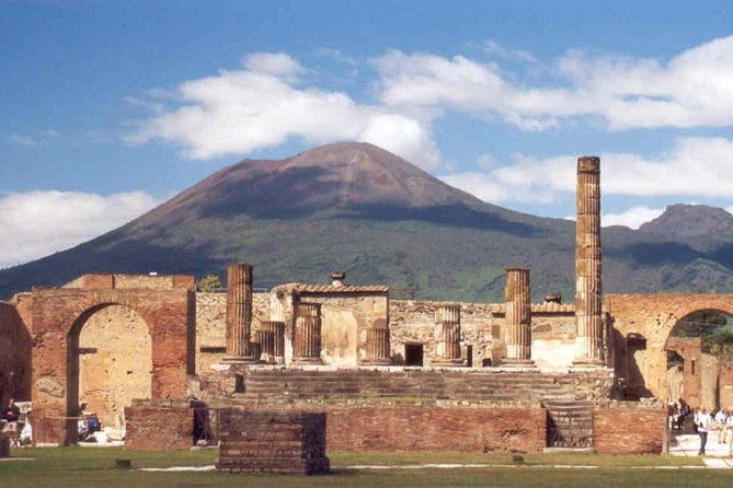 semi-private-day-trip-to-pompeii-and-naples-from-rome-2