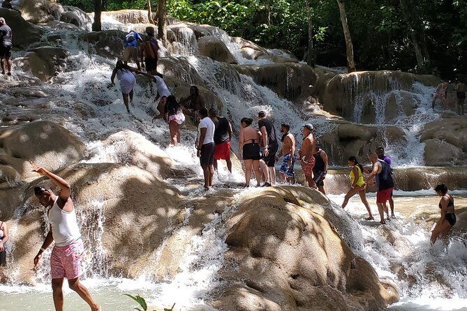 shopping-and-dunns-river-falls-from-montego-bay-to-ochi-rios