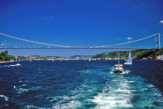 short-guided-bosphorus-and-golden-horn-boat-tour-2