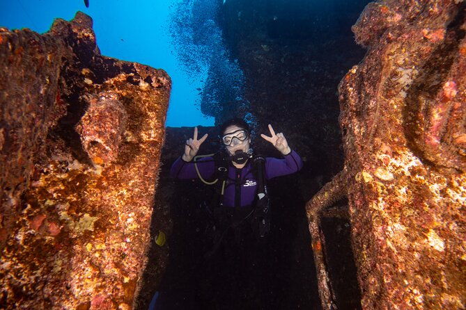 small-group-deep-dive-in-oahu-with-shipwreck-and-reef
