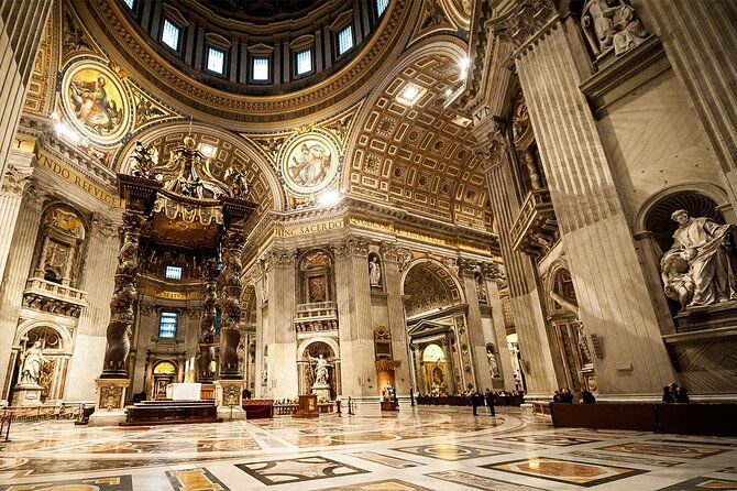 small-group-guided-tour-of-st-peter-basilica-2