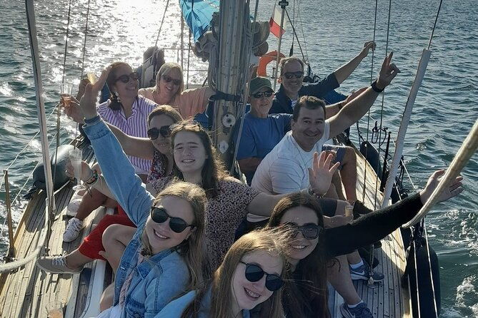 small-group-sailboat-sunset-tour-in-lisbon-with-a-drink
