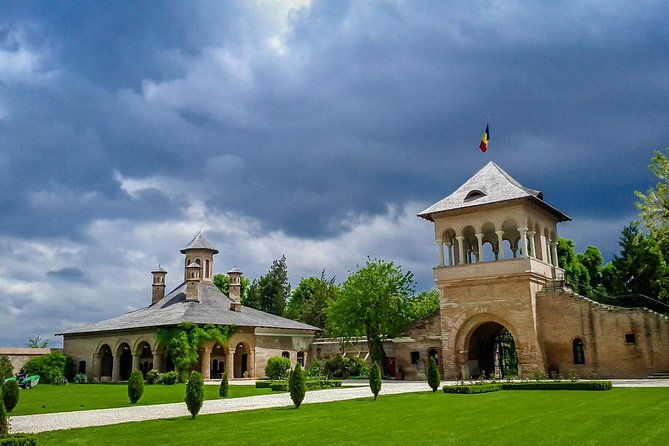 small-group-tour-to-mogosoaia-palace-and-snagov-monastery