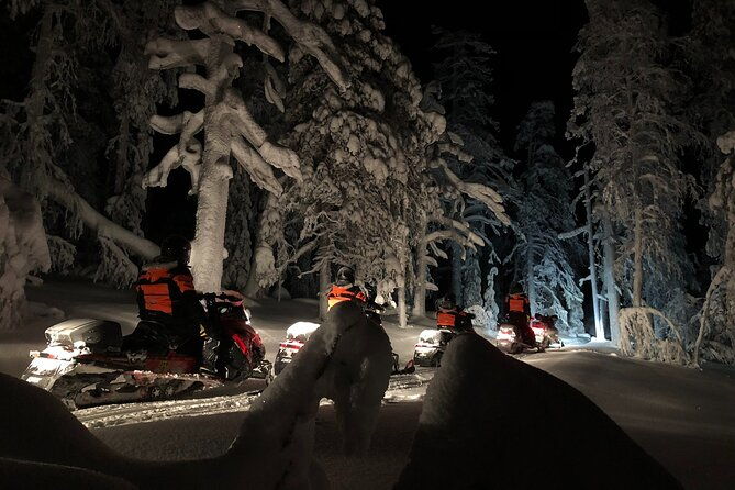snowmobile-safari-to-search-for-the-northern-lights