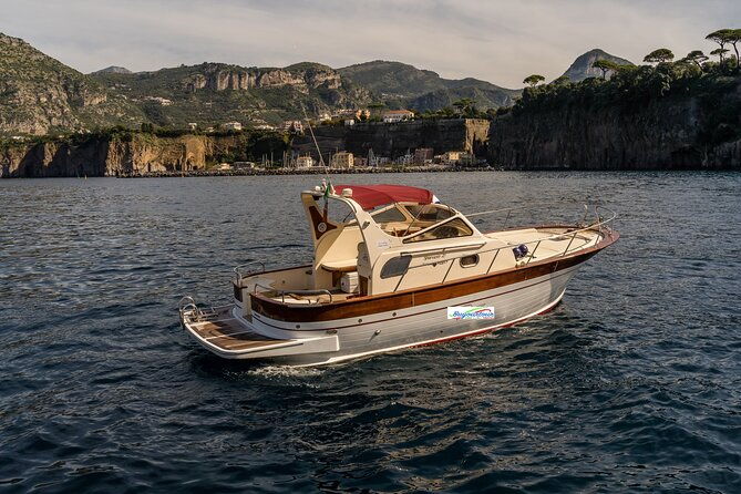 sorrento-private-boat-capri-positano-sorrento-gozzo-8-50-2