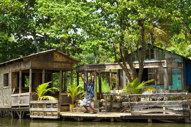 st-lucia-private-bamboo-rafting-experience