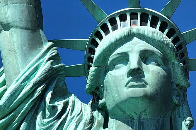 statue-of-liberty-and-ellis-island-small-group-tour