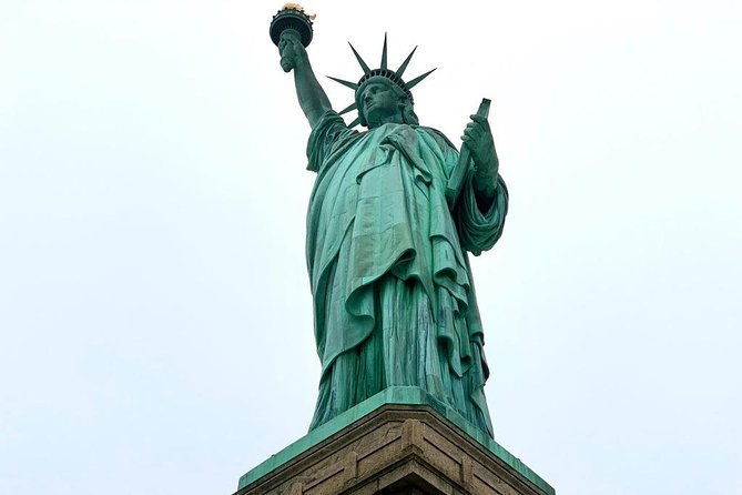 statue-of-liberty-ellis-island-exclusive-guided-tour-2