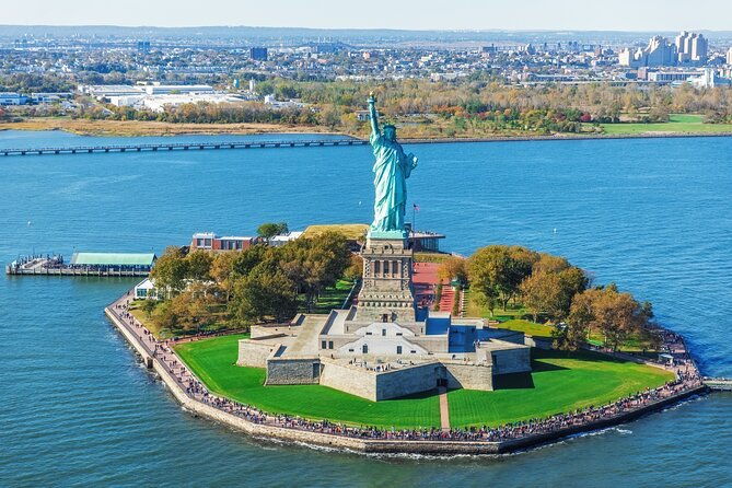 statue-of-liberty-ellis-island-guided-tour-with-ferry-transfers