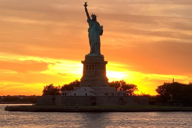statue-of-liberty-sunset-cruise-and-new-york-city-sky-line