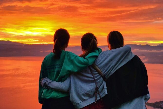 sunrise-hike-tour-on-indians-nose-mountain