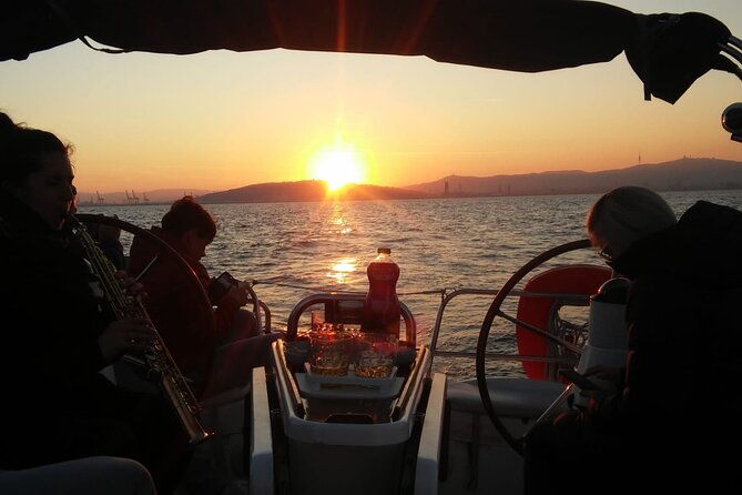 sunset-sailing-experience-with-live-sax-music-in-barcelona