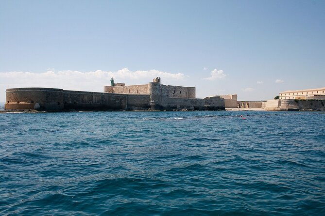 syracuse-half-day-boat-tour-along-ortigia-island-3