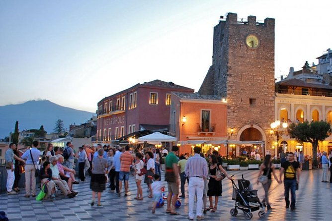 taormina-sunset-walking-tour-with-aperitif-on-roof-top-terrace-4