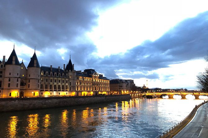 the-dark-side-of-paris-walking-tour