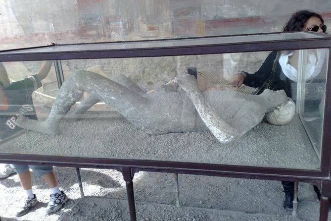 the-splendour-of-pompeii-ruins-with-pompeii-guide