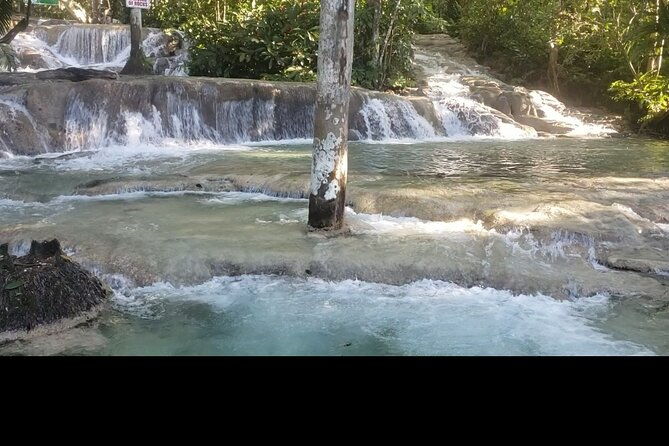 tour-of-dunns-river-falls-from-montego-bay-resorts
