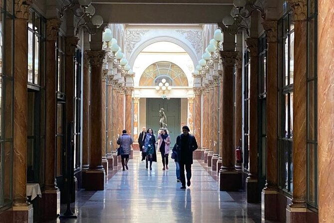 track-game-in-the-covered-passages-of-paris