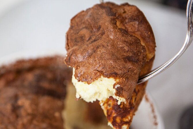 traditional-french-souffle-cooking-class-in-paris-in-a-local-home