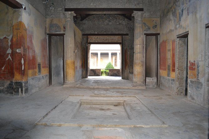 transfer-from-naples-to-positano-with-2-hours-private-tour-in-pompeii