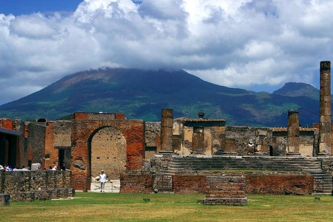 transfer-naples-to-sorrento-with-stop-to-visit-pompeii-ruins